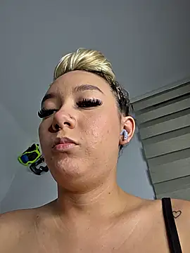 Snapshot of alaia_princess chatting on April 2026 11:13:02 PM alaia princess online show from April 2026 11:13:02 PM