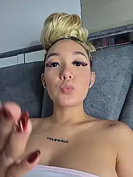 Snapshot of alaia_princess chatting on May 2026 11:13:01 PM alaia princess online show from May 2026 11:13:01 PM