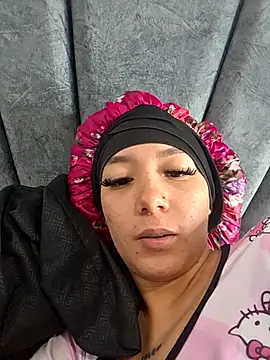 Snapshot of alaia_princess chatting on April 2026 07:43:01 AM alaia princess online show from April 2026 07:43:01 AM