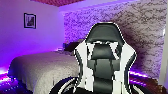 Camila IRoose online show from April 2026 01:01:02 AM