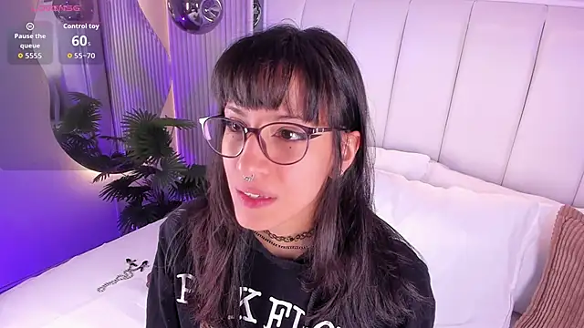 Snapshot of ViolettaColinss chatting on May 2026 11:46:02 AM ViolettaColinss online show from May 2026 11:46:02 AM