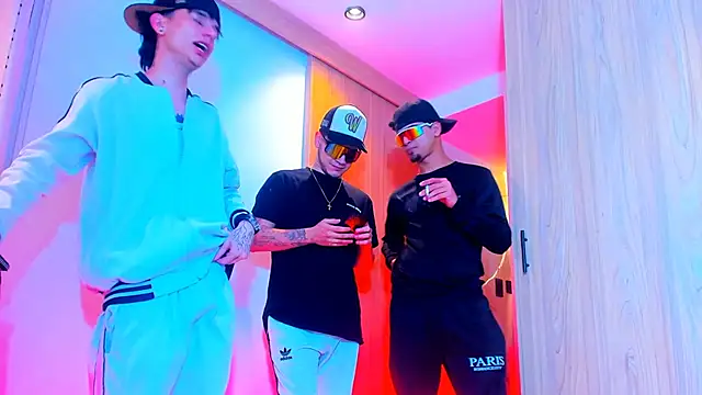 Snapshot of TheBatMansion chatting on February 2026 02:53:01 AM TheBatMansion online show from February 2026 02:53:01 AM