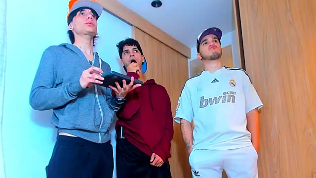 Snapshot of TheBatMansion chatting on February 2026 01:23:02 AM TheBatMansion online show from February 2026 01:23:02 AM