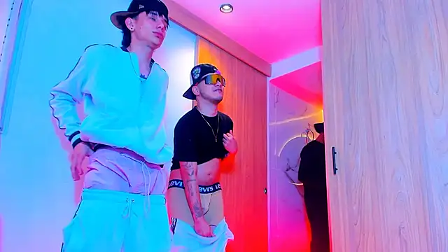 Snapshot of TheBatMansion chatting on February 2026 02:32:01 AM TheBatMansion online show from February 2026 02:32:01 AM