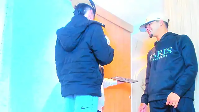 Snapshot of TheBatMansion chatting on February 2026 07:41:01 AM TheBatMansion online show from February 2026 07:41:01 AM