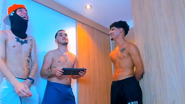 Snapshot of TheBatMansion chatting on February 2026 06:33:01 AM TheBatMansion online show from February 2026 06:33:01 AM