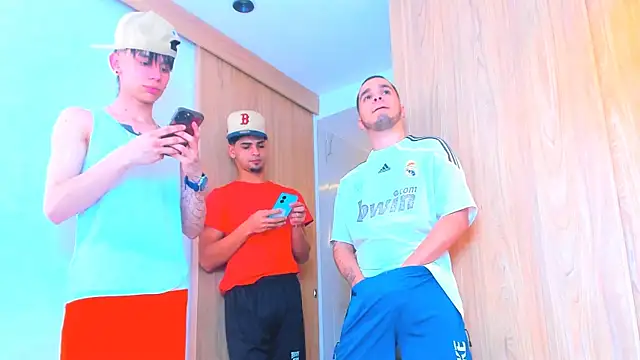 Snapshot of TheBatMansion chatting on February 2026 06:27:01 PM TheBatMansion online show from February 2026 06:27:01 PM