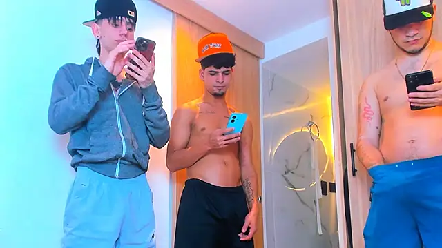 Snapshot of TheBatMansion chatting on February 2026 04:40:02 PM TheBatMansion online show from February 2026 04:40:02 PM