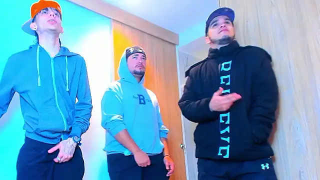 Snapshot of TheBatMansion chatting on February 2026 06:03:01 AM TheBatMansion online show from February 2026 06:03:01 AM