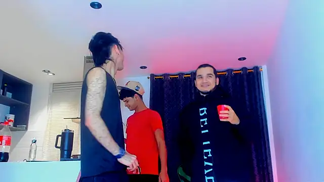 Snapshot of TheBatMansion chatting on February 2026 04:03:02 AM TheBatMansion online show from February 2026 04:03:02 AM