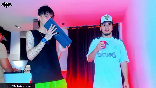 Snapshot of TheBatMansion chatting on February 2026 12:57:01 AM TheBatMansion online show from February 2026 12:57:01 AM