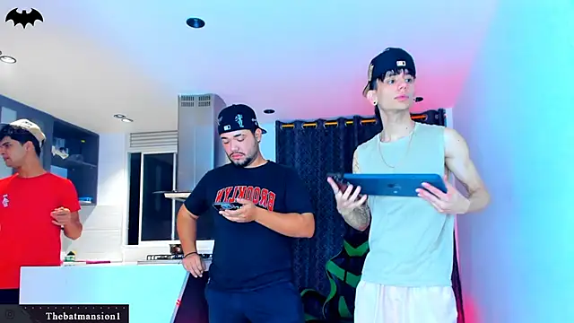 Snapshot of TheBatMansion chatting on February 2026 01:16:02 AM TheBatMansion online show from February 2026 01:16:02 AM