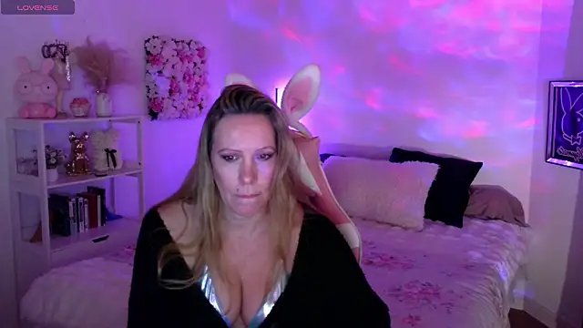 Snapshot of ArchangelTheFrancaise chatting on February 2026 01:22:02 PM ArchangelTheFrancaise online show from February 2026 01:22:02 PM