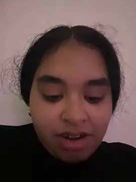 Aloyenita online show from March 2026 07:04:02 PM