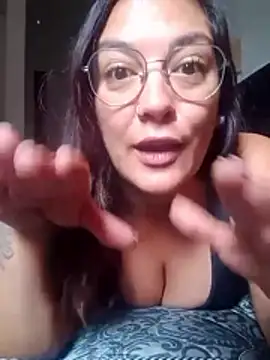 kuramaqueen online show from February 2026 05:57:01 PM