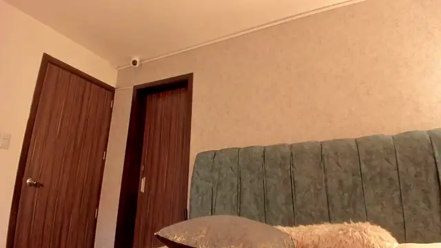 Aleera Walton online show from April 2026 09:32:01 PM