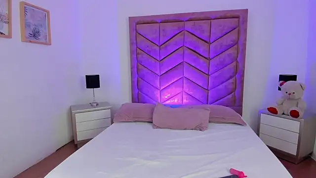 Zoe Banx online show from April 2026 05:43:02 AM