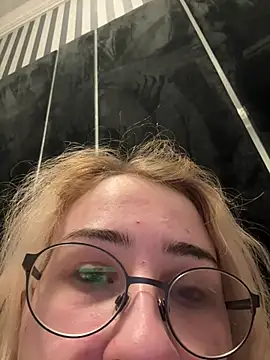 VyxenLissa online show from March 2026 10:00:02 PM