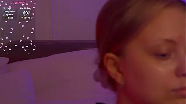 MollyHilton online show from April 2026 06:00:01 PM