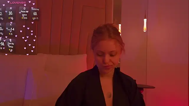 MollyHilton online show from April 2026 06:22:01 PM