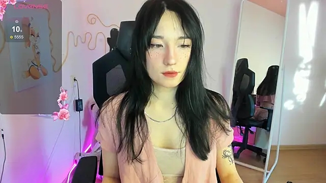 Snapshot of AliceeinWonderlanddd chatting on February 2026 02:44:02 AM AliceeinWonderlanddd online show from February 2026 02:44:02 AM