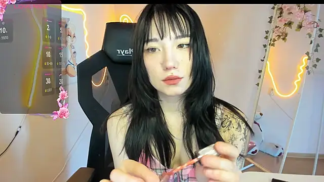 AliceeinWonderlanddd online show from April 2026 02:51:01 AM