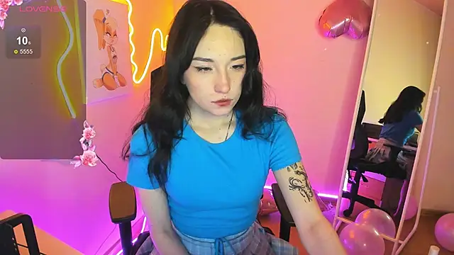 Snapshot of AliceeinWonderlanddd chatting on February 2026 01:49:02 AM AliceeinWonderlanddd online show from February 2026 01:49:02 AM