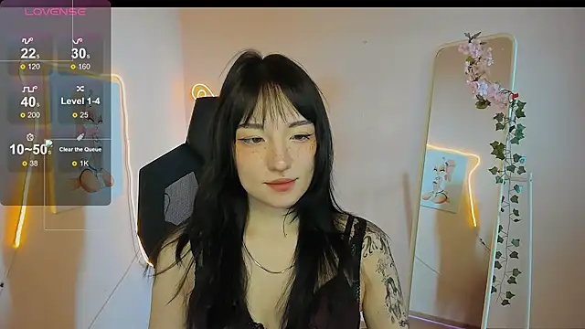 AliceeinWonderlanddd online show from May 2026 02:05:02 AM
