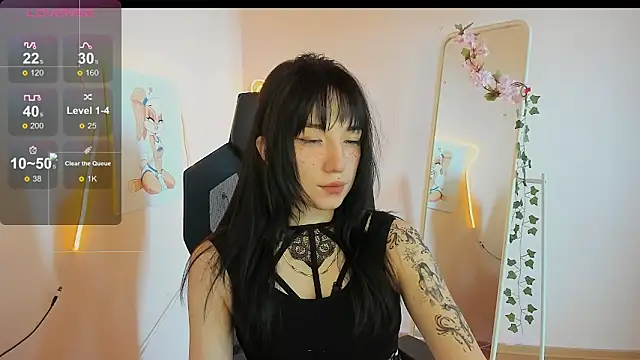 AliceeinWonderlanddd online show from May 2026 02:04:02 AM