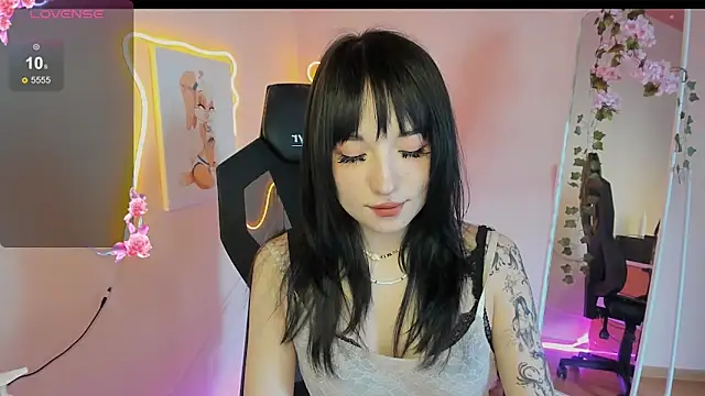 AliceeinWonderlanddd online show from April 2026 02:47:02 AM