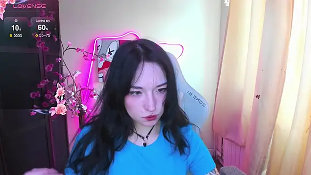 Snapshot of AliceeinWonderlanddd chatting on February 2026 02:53:01 AM AliceeinWonderlanddd online show from February 2026 02:53:01 AM