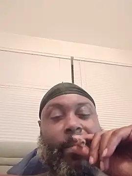 Snapshot of Droski21 chatting on May 2026 07:16:01 AM Droski21 online show from May 2026 07:16:01 AM