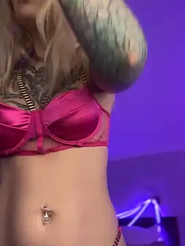 Snapshot of BlondeDoll_ chatting on February 2026 05:19:01 AM BlondeDoll online show from February 2026 05:19:01 AM