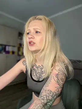 Snapshot of BlondeDoll_ chatting on February 2026 05:18:02 AM BlondeDoll online show from February 2026 05:18:02 AM