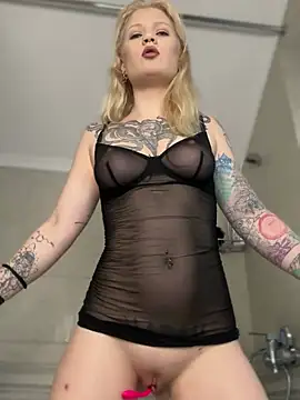 Snapshot of BlondeDoll_ chatting on February 2026 06:22:01 AM BlondeDoll online show from February 2026 06:22:01 AM