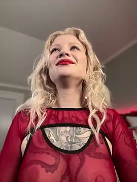 Snapshot of BlondeDoll_ chatting on February 2026 05:29:02 AM BlondeDoll online show from February 2026 05:29:02 AM