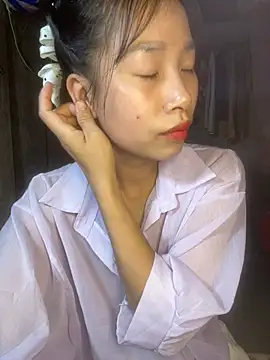 -Xenia  online show from April 2026 05:25:01 PM