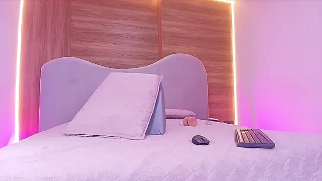 shaina adams online show from March 2026 12:02:02 PM