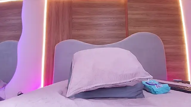 Snapshot of shaina_adams chatting on February 2026 12:06:02 PM shaina adams online show from February 2026 12:06:02 PM