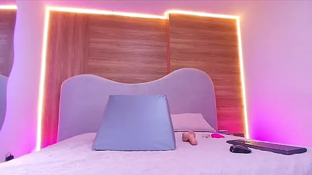 Snapshot of shaina_adams chatting on February 2026 12:05:02 PM shaina adams online show from February 2026 12:05:02 PM