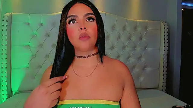 Maia Hotts online show from May 2026 08:18:02 PM