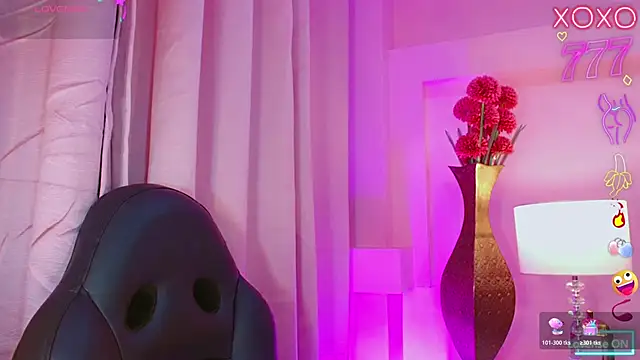 Maia Hotts online show from April 2026 10:33:02 PM