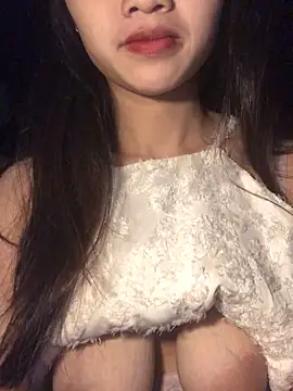 uyensexy online show from February 2026 03:05:01 AM