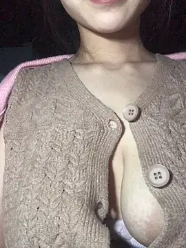 uyensexy online show from February 2026 03:19:01 PM