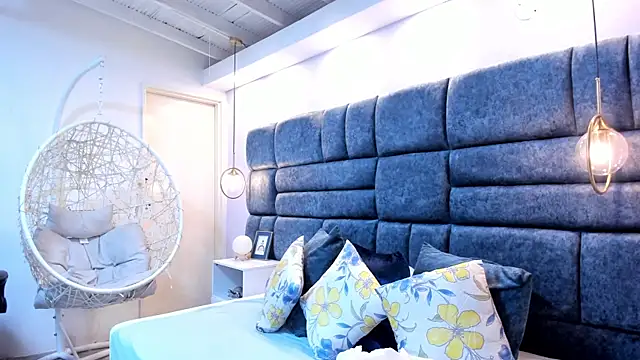 crystalstonee online show from March 2026 08:11:02 PM