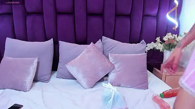 crystalstonee online show from February 2026 10:09:02 PM