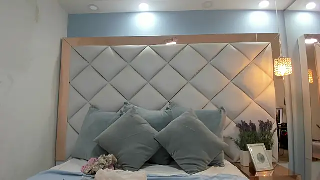 crystalstonee online show from June 2026 07:31:02 PM