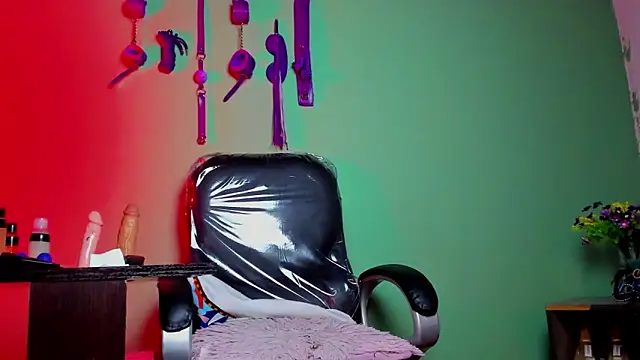 Snapshot of hazz_smith_ chatting on February 2026 05:37:02 PM hazz smith online show from February 2026 05:37:02 PM