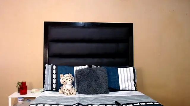 AppleAsss online show from February 2026 01:02:01 PM