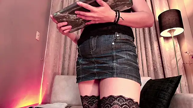 AnnaBroooks online show from April 2026 12:01:02 AM